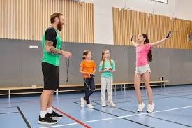 亚利桑那响尾蛇队主场引入可开合屋顶，应对沙漠气候的挑战