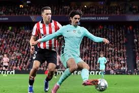 欧文突破防守送出关键助攻